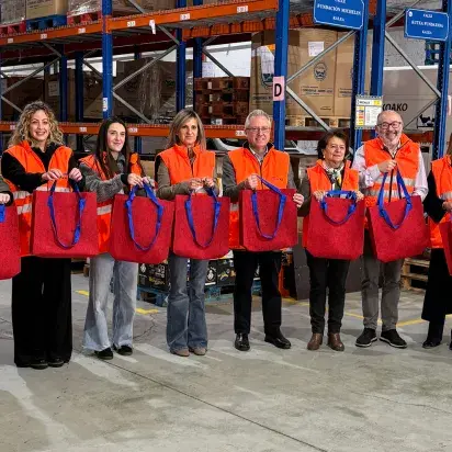 Gracias a la colaboración público-privada hemos confeccionado 1.300 bolsas recicladas
