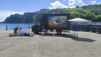 Gipuzkoa abre la temporada de playas con la campaña súbete a la ola por un litoral sin residuos